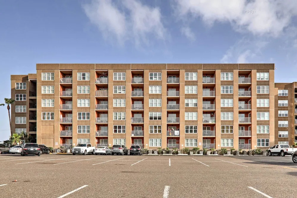 Steps to Beach: Beach Haven w/ Shared Amenities