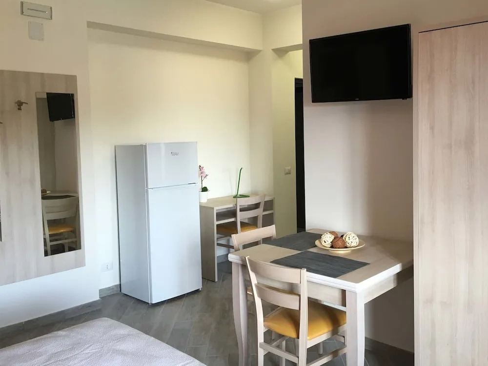 LESSENZIAL LIVING