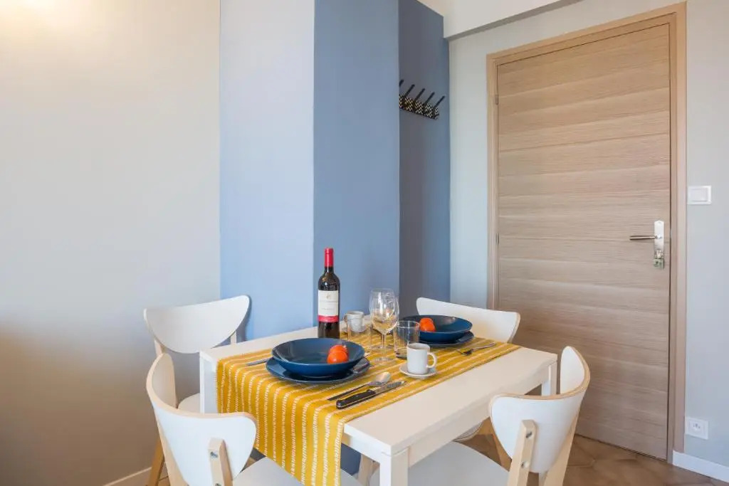 T2 avec loggia fleurie et ensoleillée