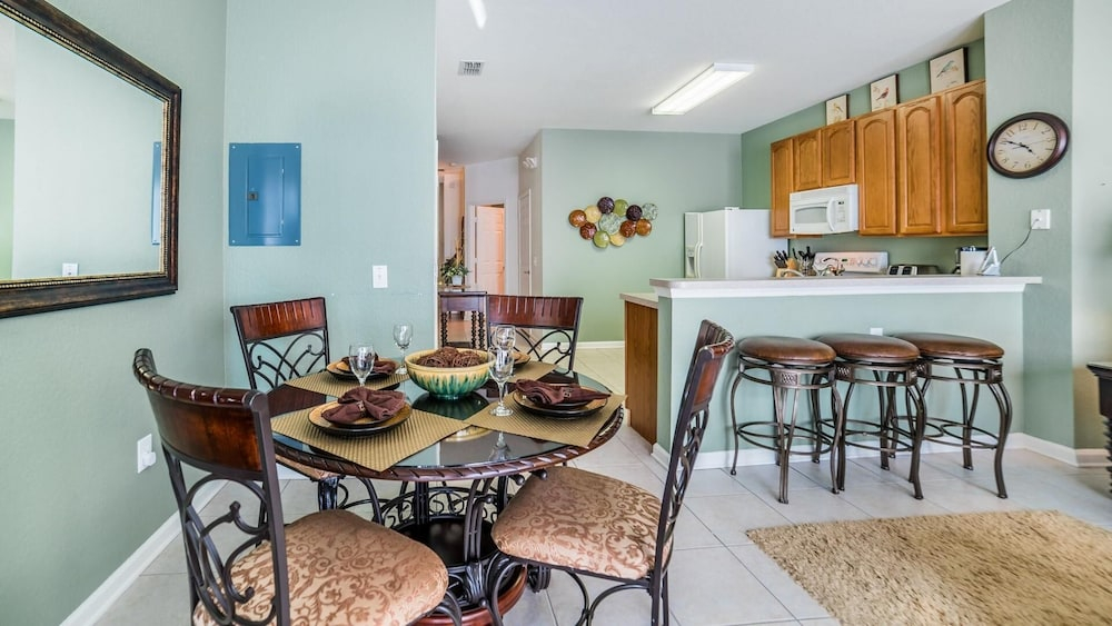 Renshaw Villa #2540