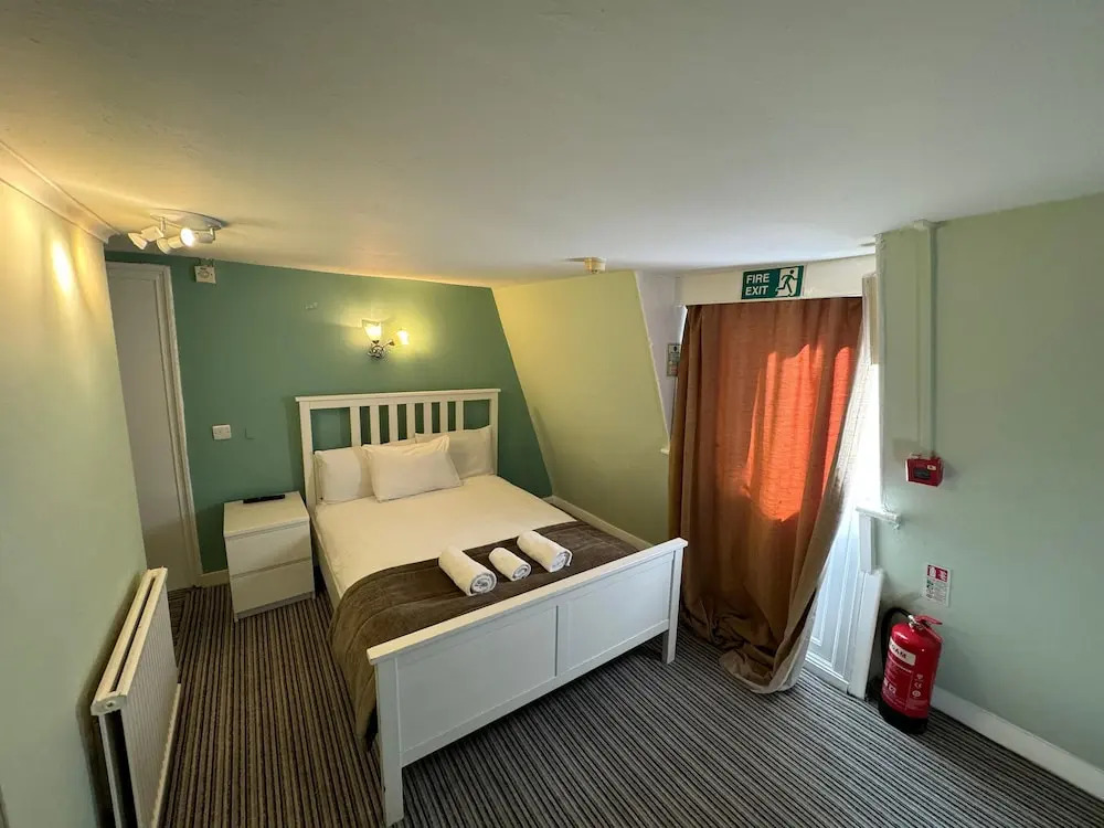 The George Hotel
