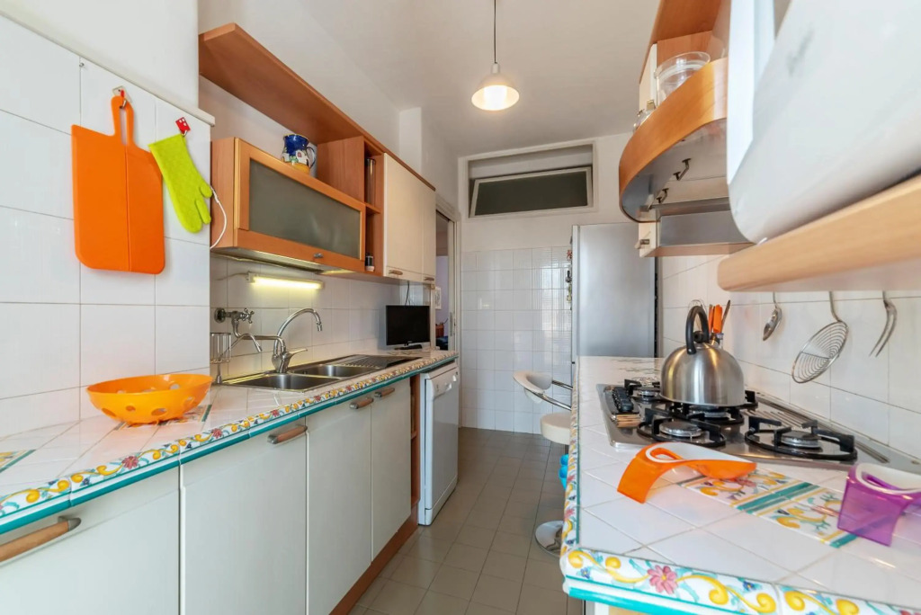 Roomy and Bright Apartment with Terrace