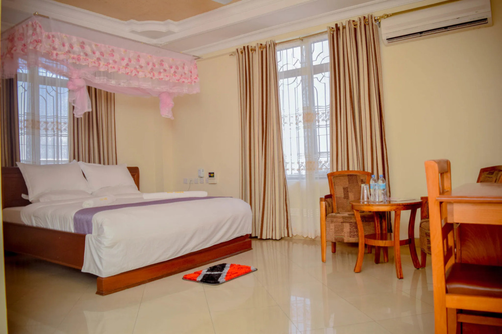 Silver Paradise Hotel