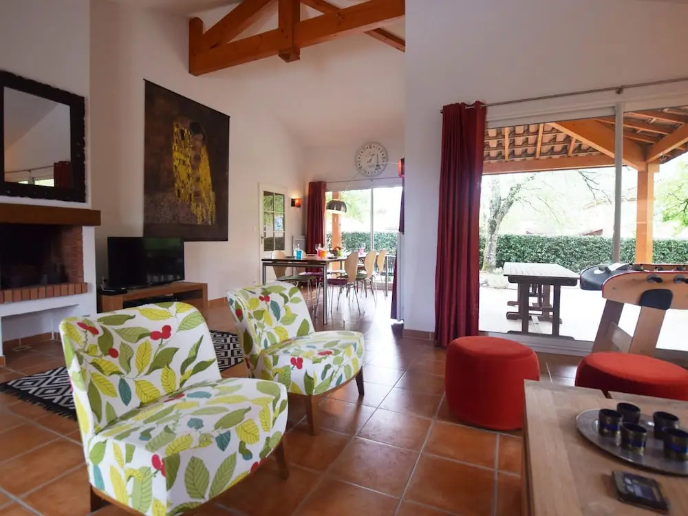Elegant Villa in Les Mazes With Swimming Pool