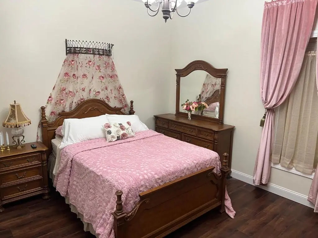 Holland Farmhouse Inn B&B