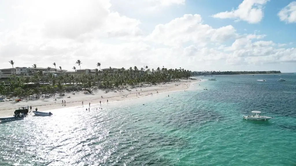 Relaxing 2 Bedroom Ocean View with Pool Close to the Beach