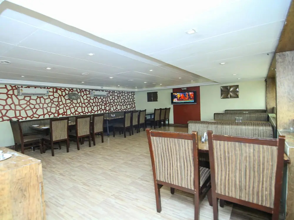 OYO 2155 Hotel Wardhman