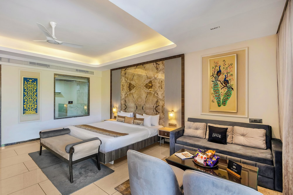 Mountain Creek by ELIVAAS Prive Pet-friendly 1 Luxe Room with Shared Pool and Gazebo