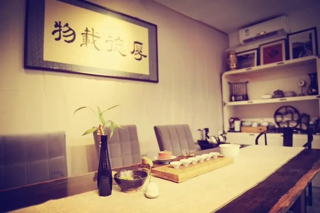 Liuhe Courtyard Hotel
