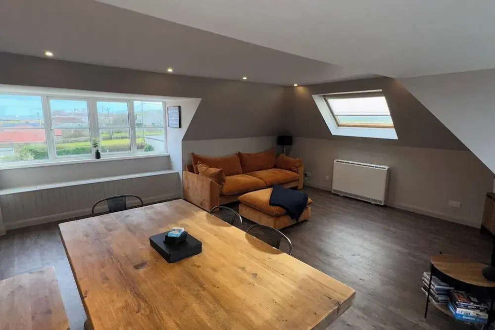 Near Beach - Sea View - Sleeps 6 - Parking