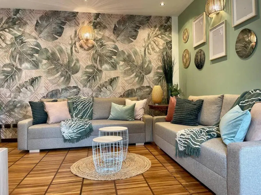 MY HUMBLE HOUSE: appartamento con vista lago e giardino uso esclusivo