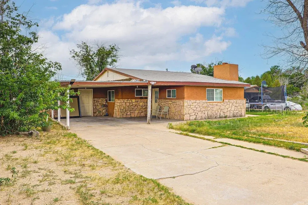 Cozy Home w/ Patio 24 Miles to Carlsbad Caverns NP