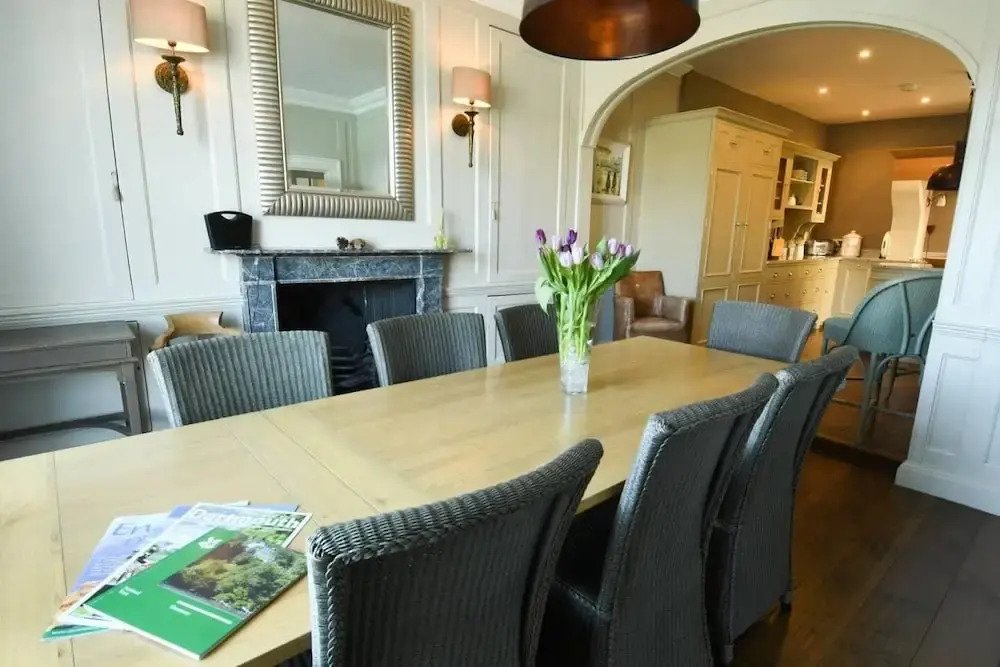 Amazing river view house sleeps 8