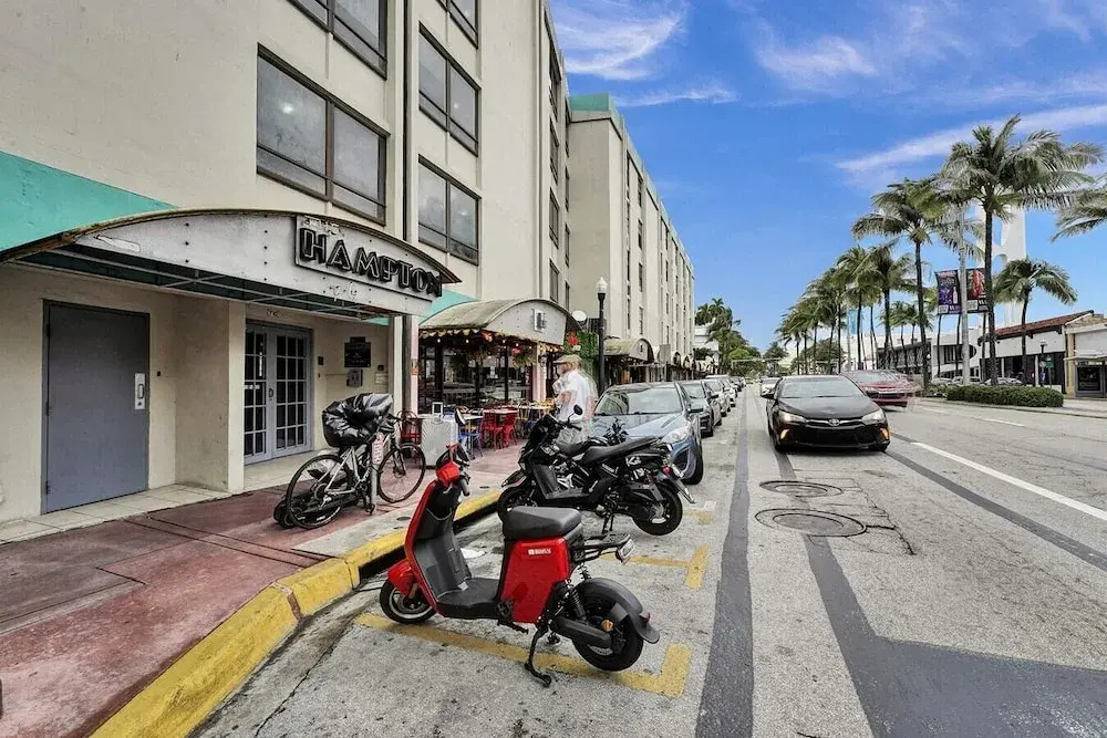 Ocean Dr 1BR Miami Beach Getaway