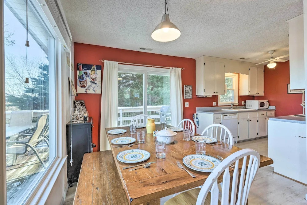 Massanutten Retreat w/ Double Deck & Mtn View!