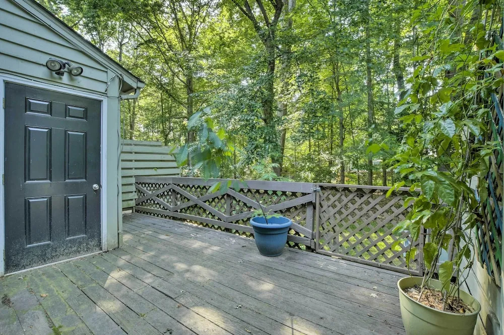 Tree-lined Durham Townhome: Close to Parks!
