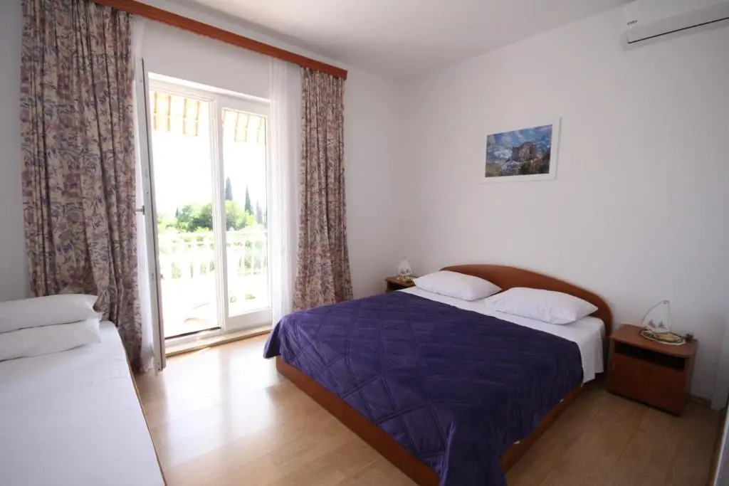 Apartments & rooms Nikola1 - parking