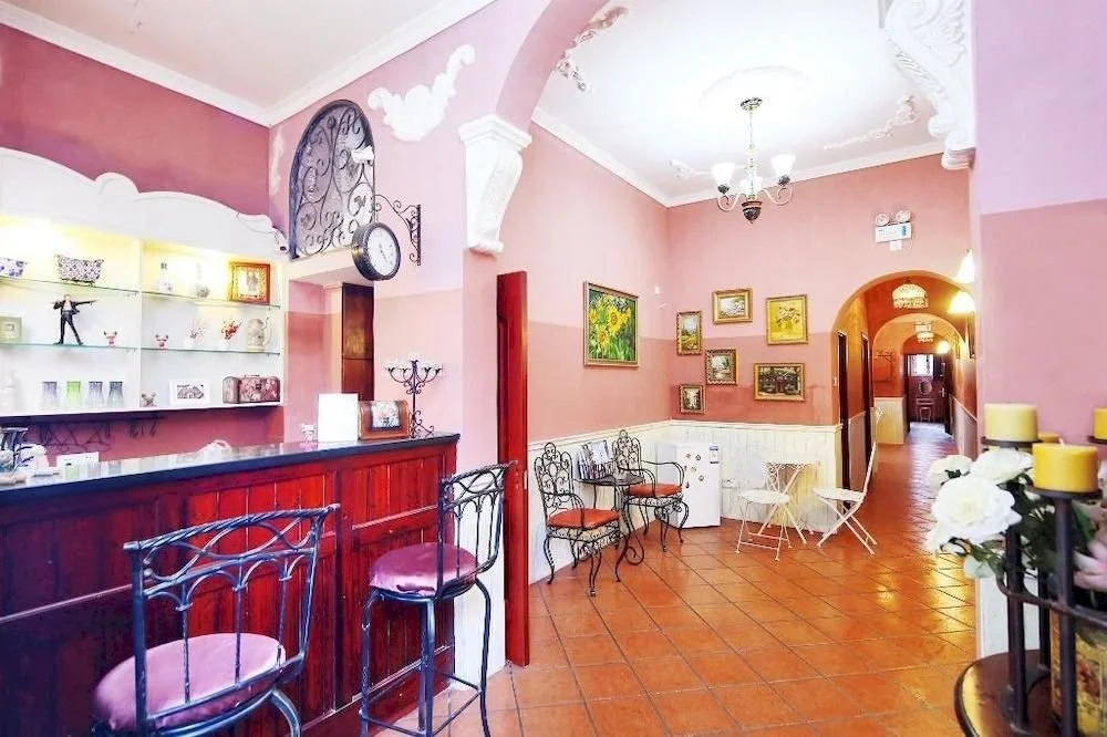 Alice Family Hotel