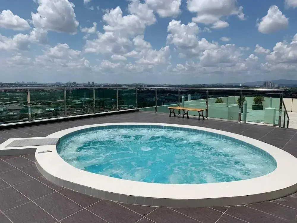 Residences at Daya near Mount Austin by SR Home