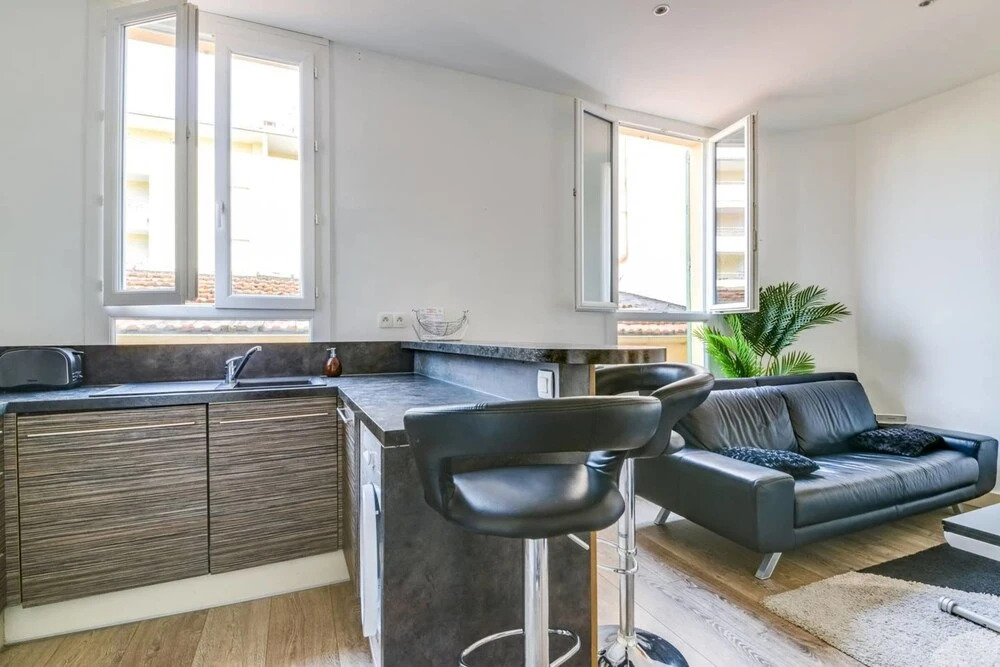 Beautiful Modern 2 Bedroom Apartment in Center