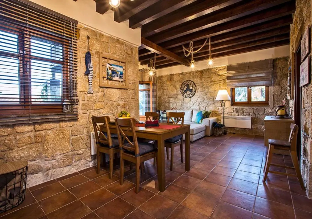 Fabienne Cottage - 6-7beds
