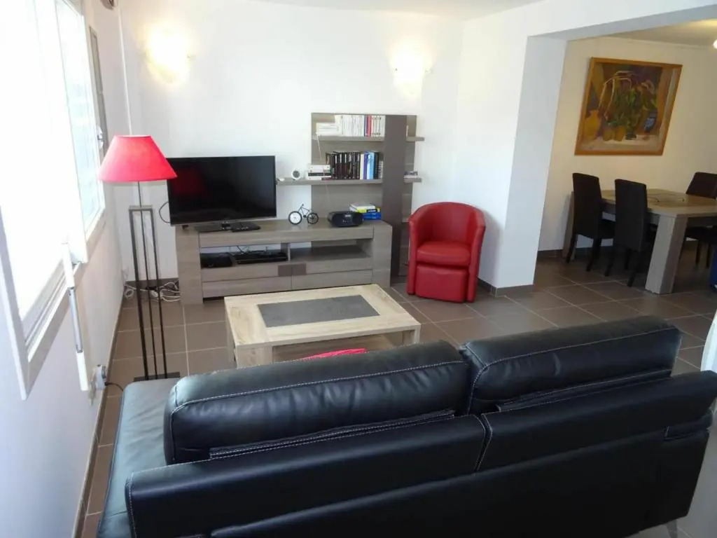 Maison rénovée avec jardin privatif, proche des Sables dOlonne, parking et Wifi inclus - FR-1-426-226