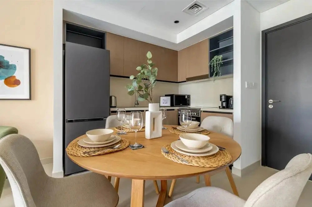 1 BR Apt Luxury at Burj Crown All Bills Included