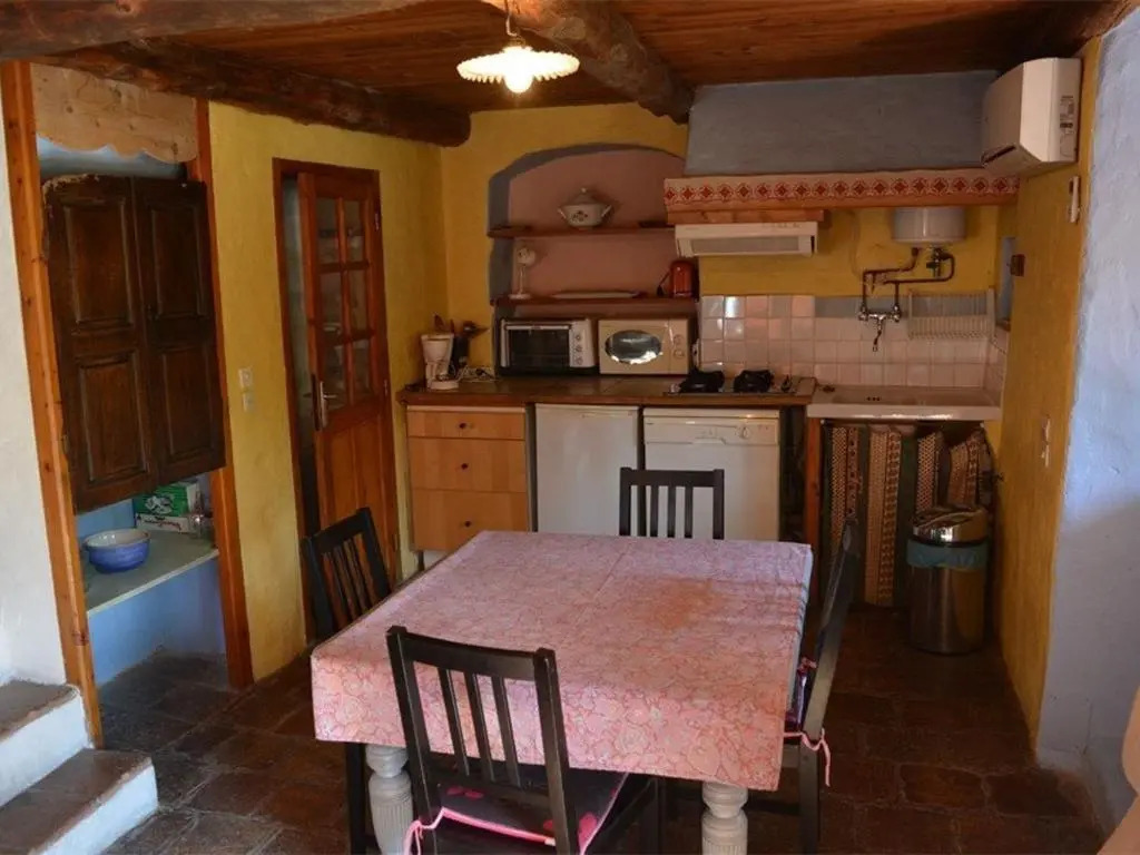 Gîte 2 pièces avec climatisation et animaux admis à Grospierres - FR-1-382-64