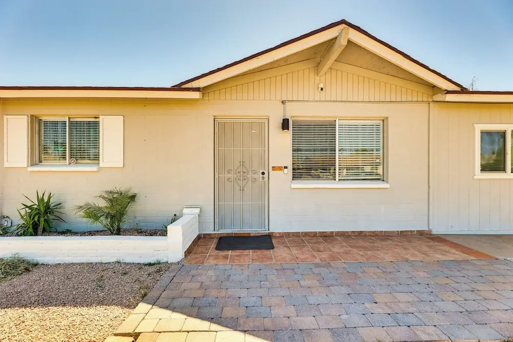 3 Mi to Dtwn Mesa: Home w/ Fenced Backyard!