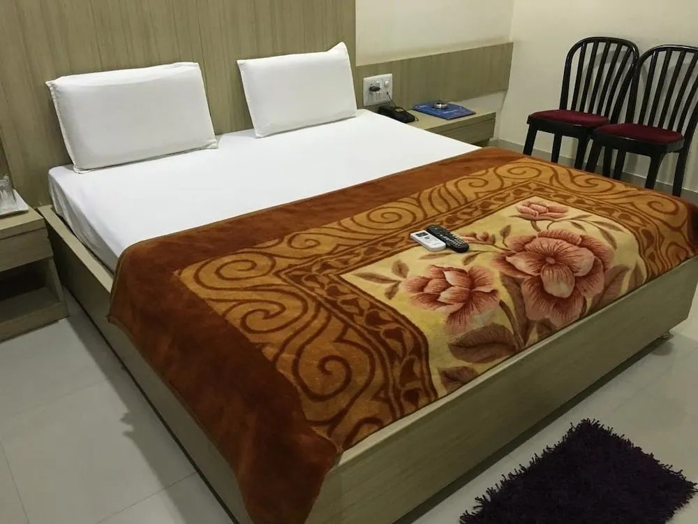 JK Rooms 101 Hotel Asian Inn
