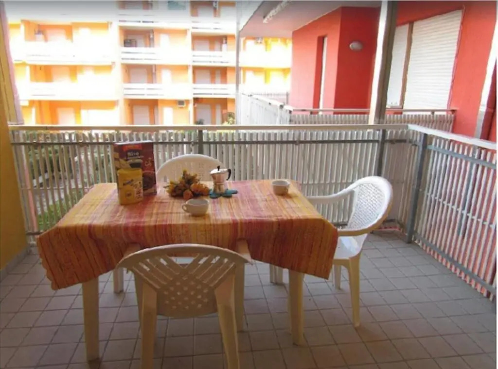 Seafront Complex - Cosy Apartment - Private Beach Place Included by Beahost