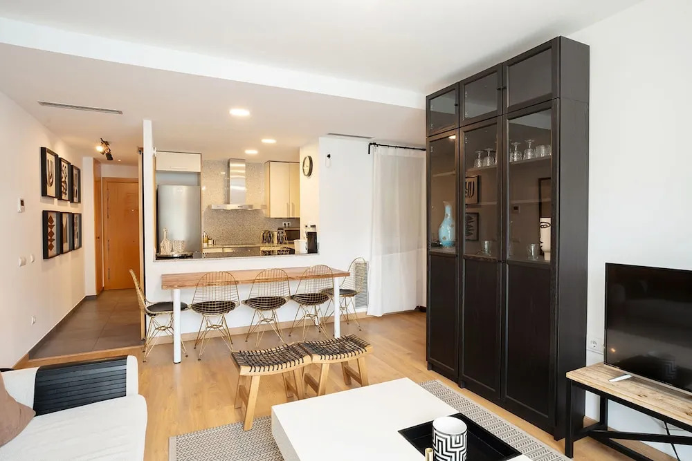 Modern Apartment Near Pl Espa a