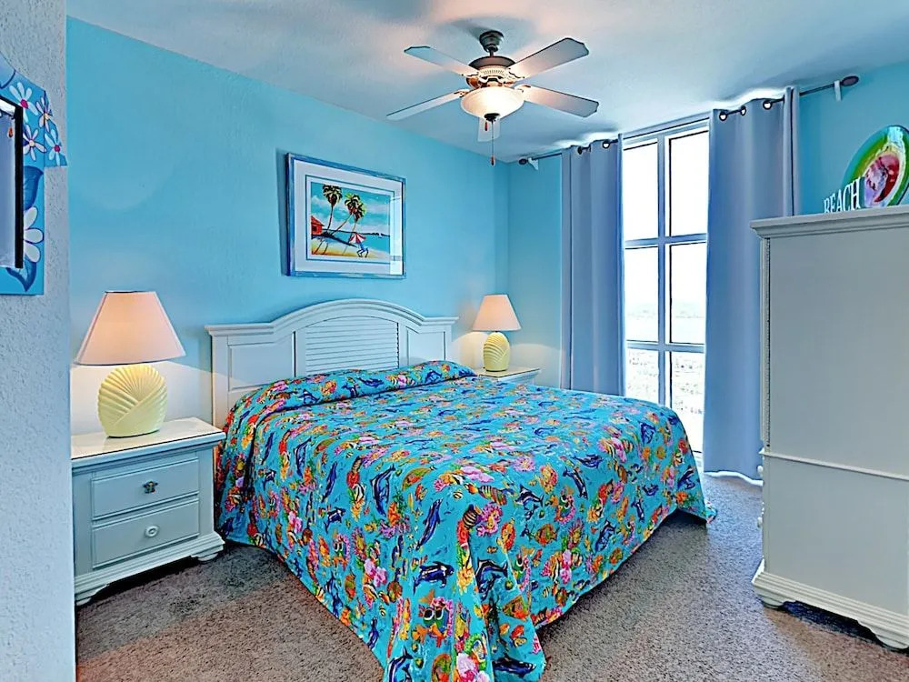 931 W Beach Blvd Condo by RedAwning