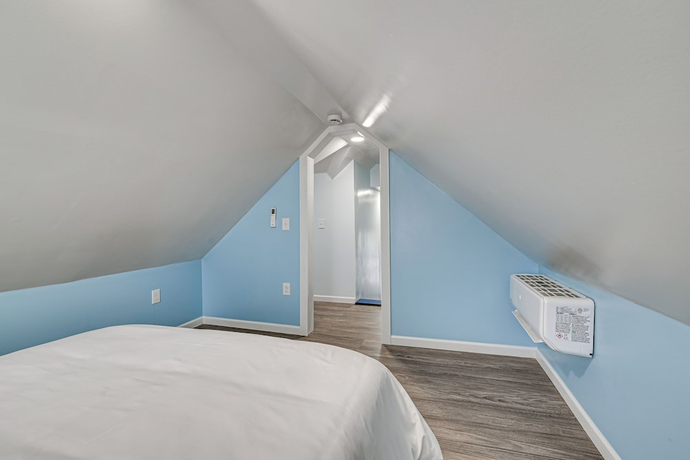 Hike, Bike & Explore: Cozy Horse Cave Getaway!