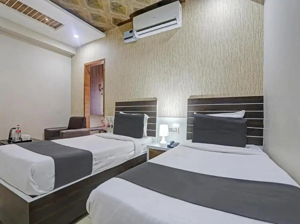 Vasishtha Grand by OYO Rooms