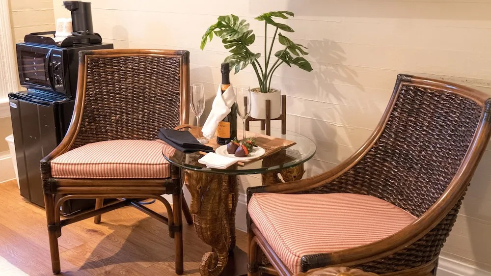 La Pensione Inn - Adult Exclusive