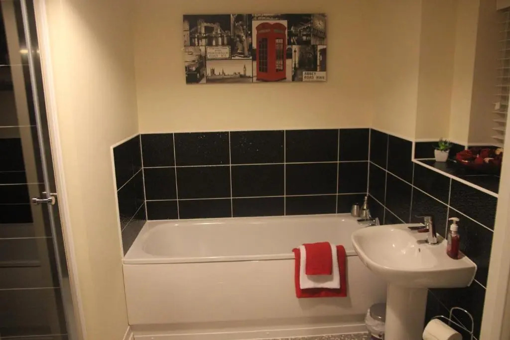 StayNEC Coach House Birmingham - For Company, Contractor & Leisure Stays - NEC, HS2, JLR, Airport