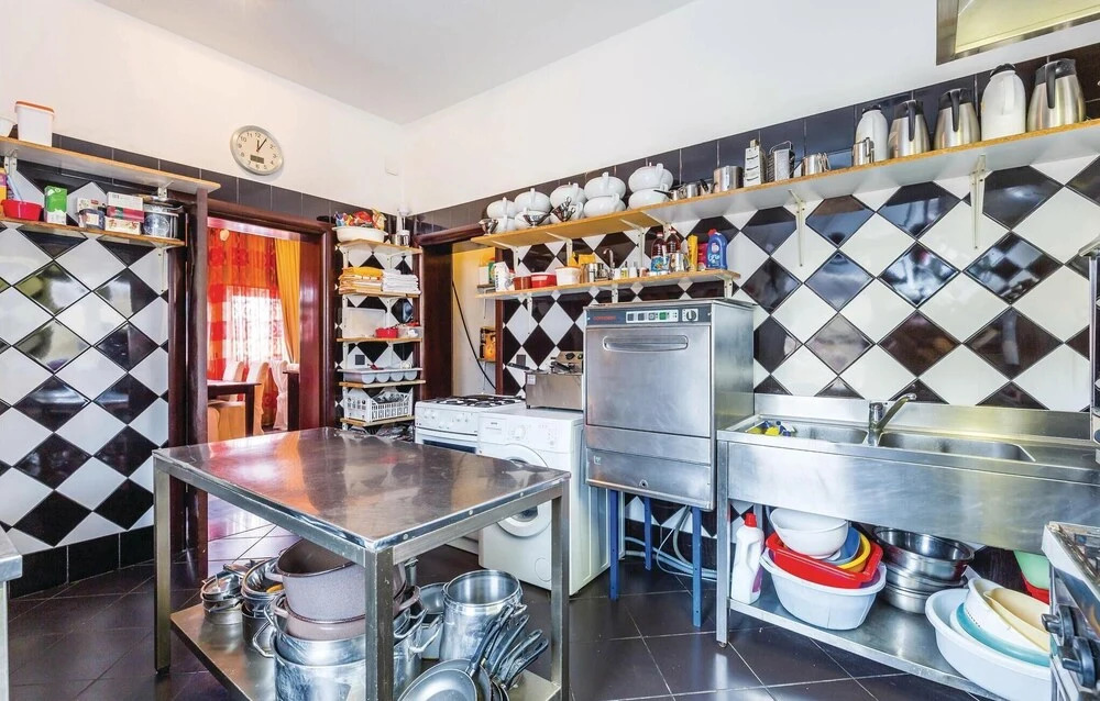Gorgeous Home In Metajna