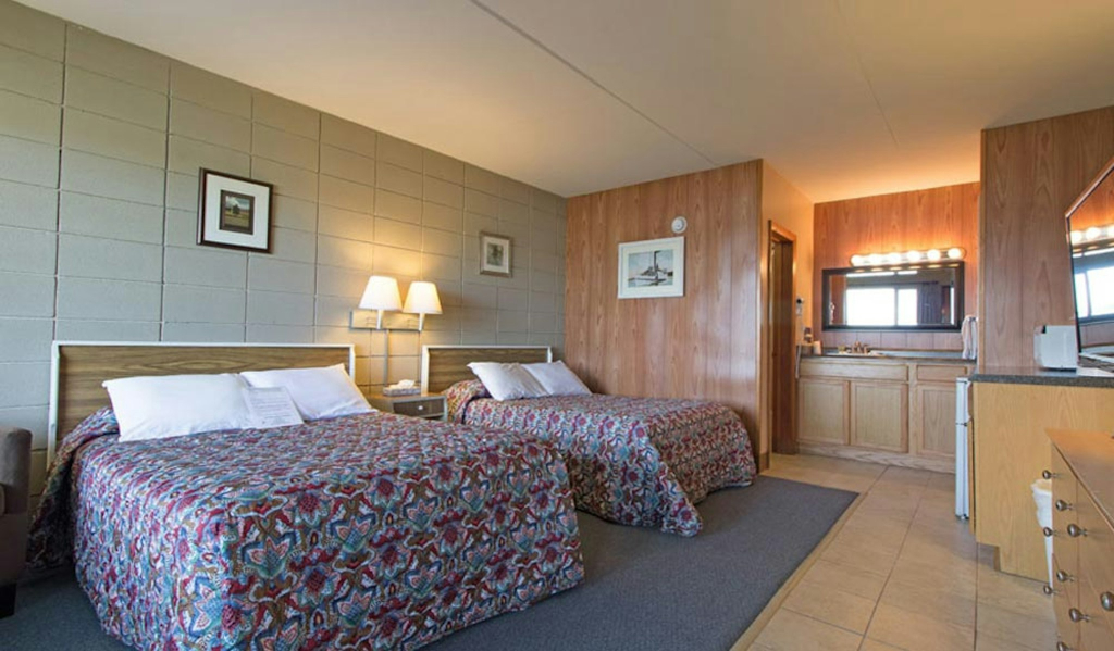 Half Moon Motel & Cottages