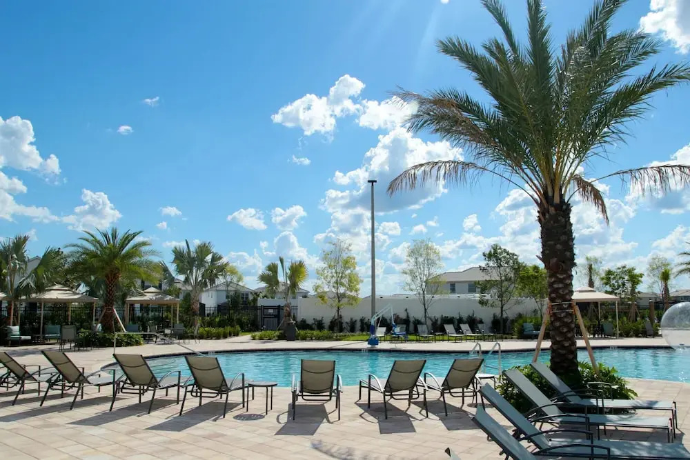 Gorgeous 4 BR With Pool and Lake View