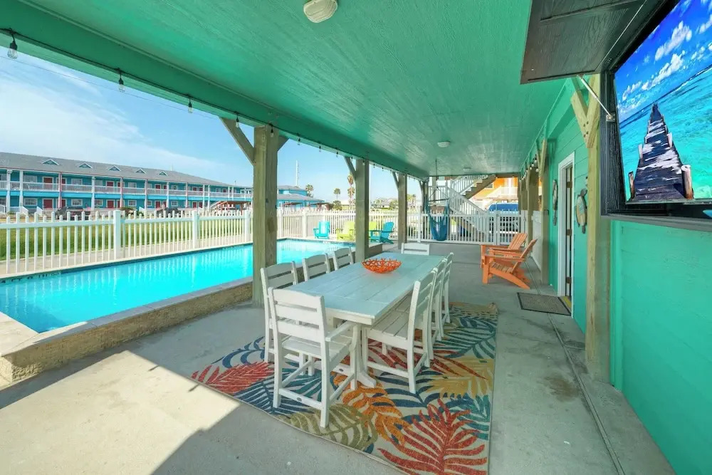 Mins to Beach + Private Pool Golf Cart Zone Game Room Sleeps 12