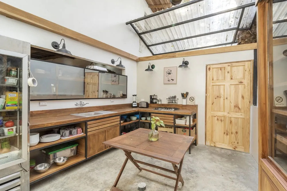 Believe Surf & Yoga Lodge Santa Teresa