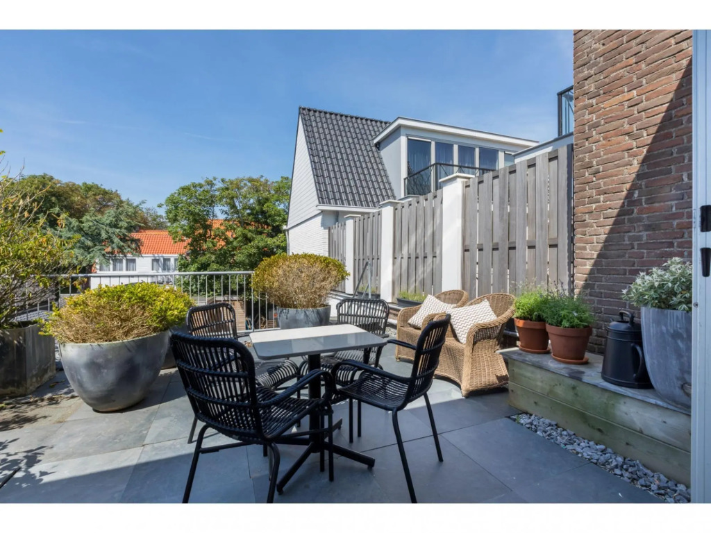 Central Domburg Apartment