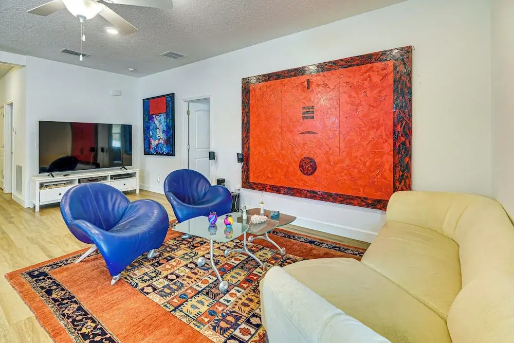 7 Mi to Flagler Beach: Breezy Stay w/ Pool Access!