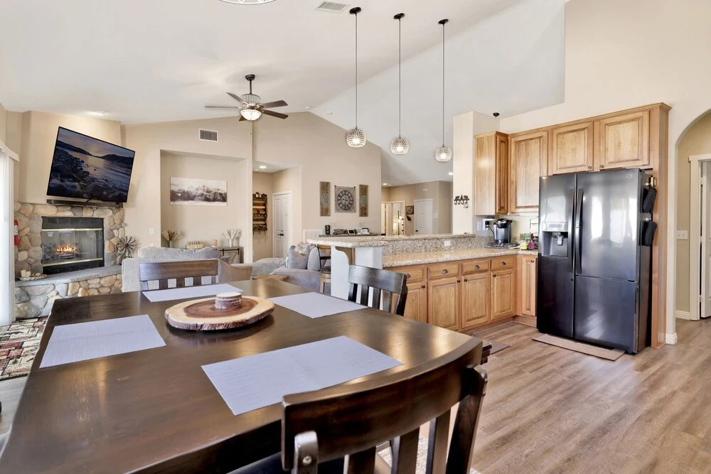 2167-maple Bear Retreat 3 Bedroom Home by RedAwning