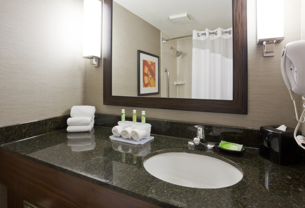 Holiday Inn Express & Suites Bloomington West by IHG