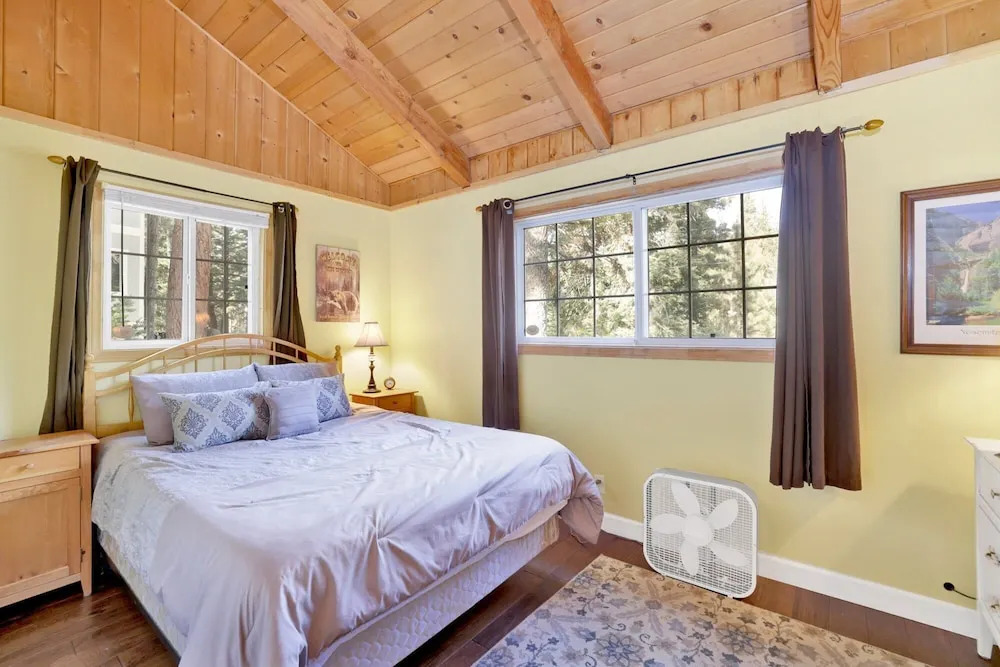Lazy Bear Lodge Central Retreat by Big Bear Vacations