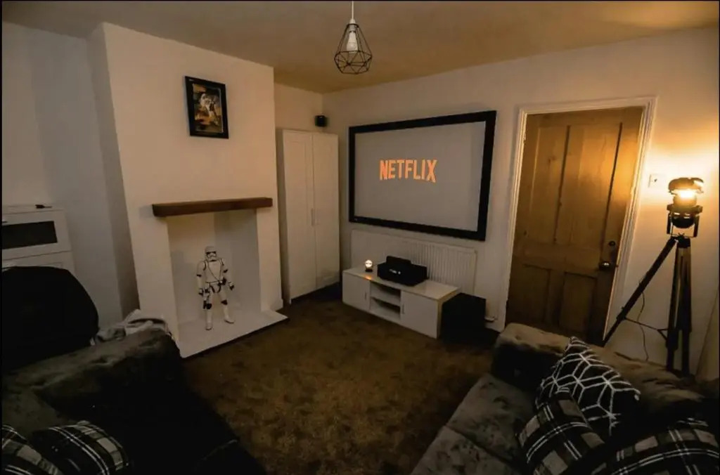Large Stunning City Centre House With Cinema Room