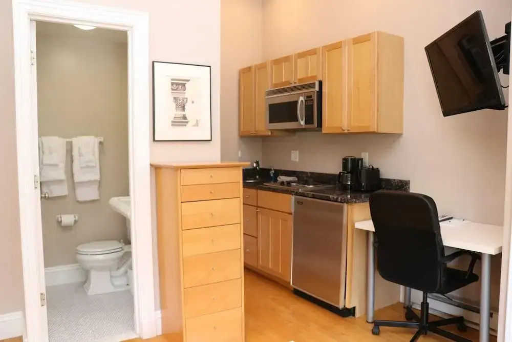 Maverick Suites at 402 Columbus Ave