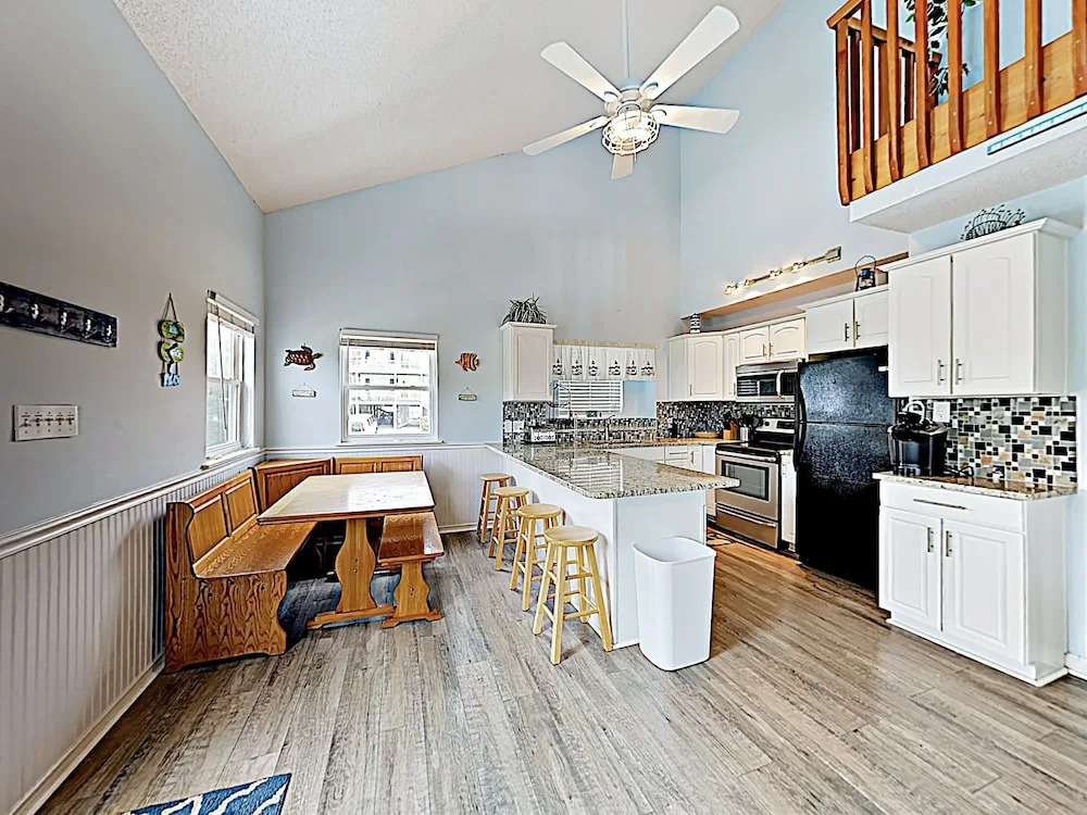 New Listing! Coastal W/ Pool, Walk To Beach 4 Bedroom Home